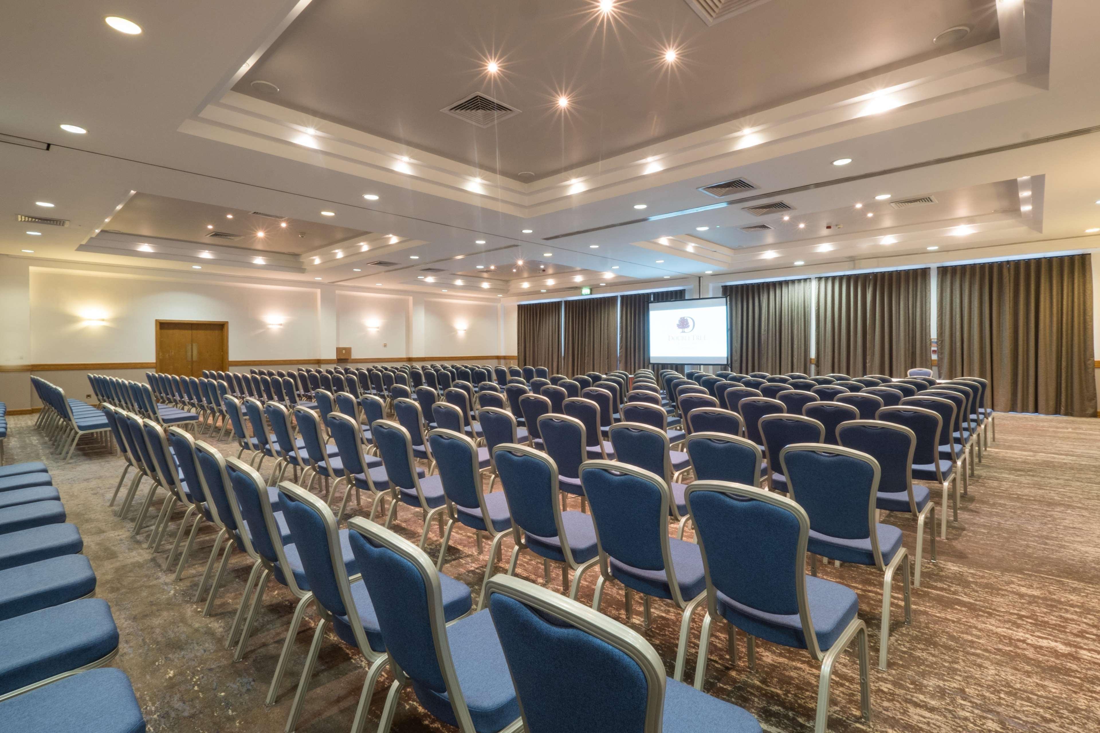 Doubletree By Hilton Swindon Hotel Ngoại thất bức ảnh