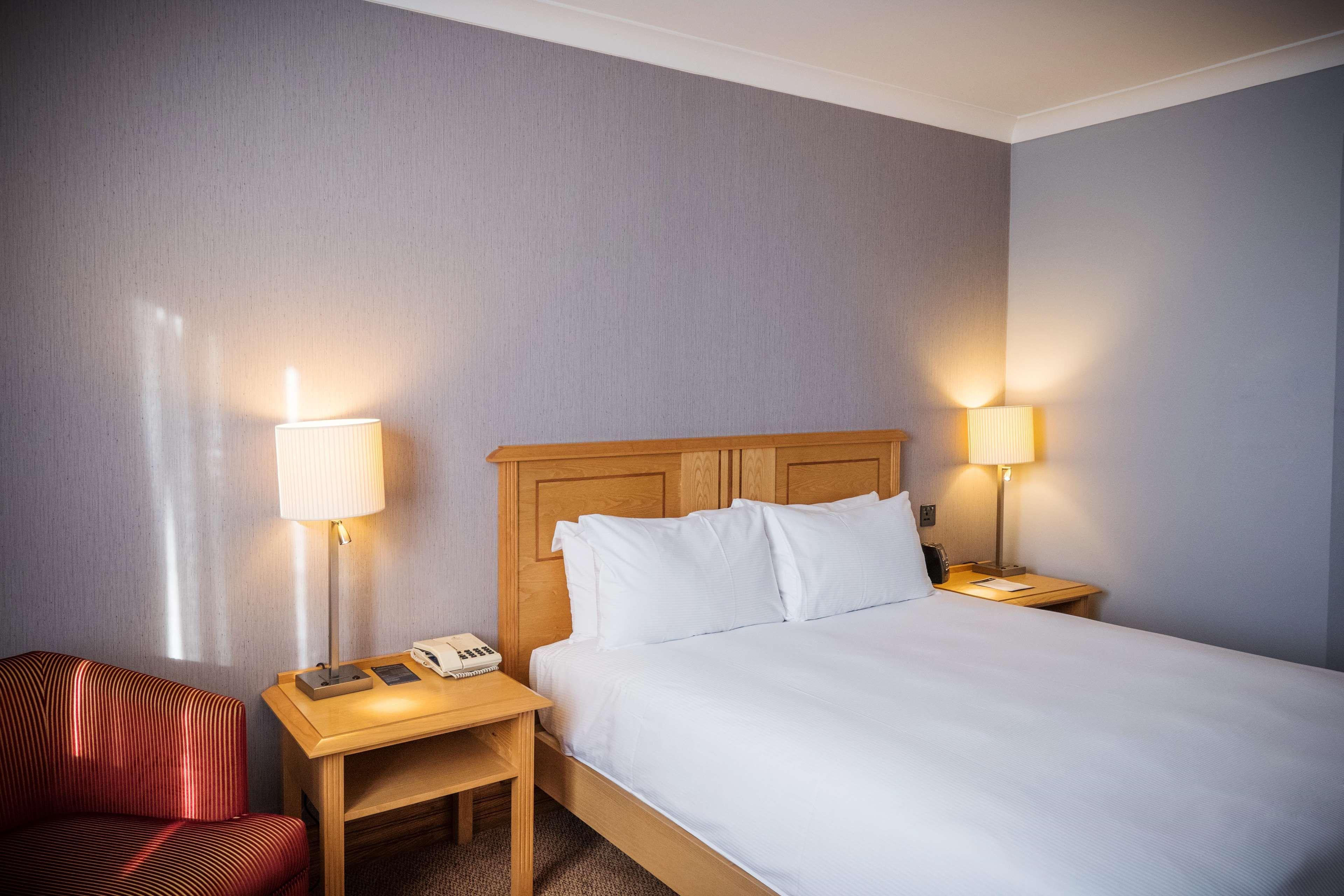 Doubletree By Hilton Swindon Hotel Ngoại thất bức ảnh