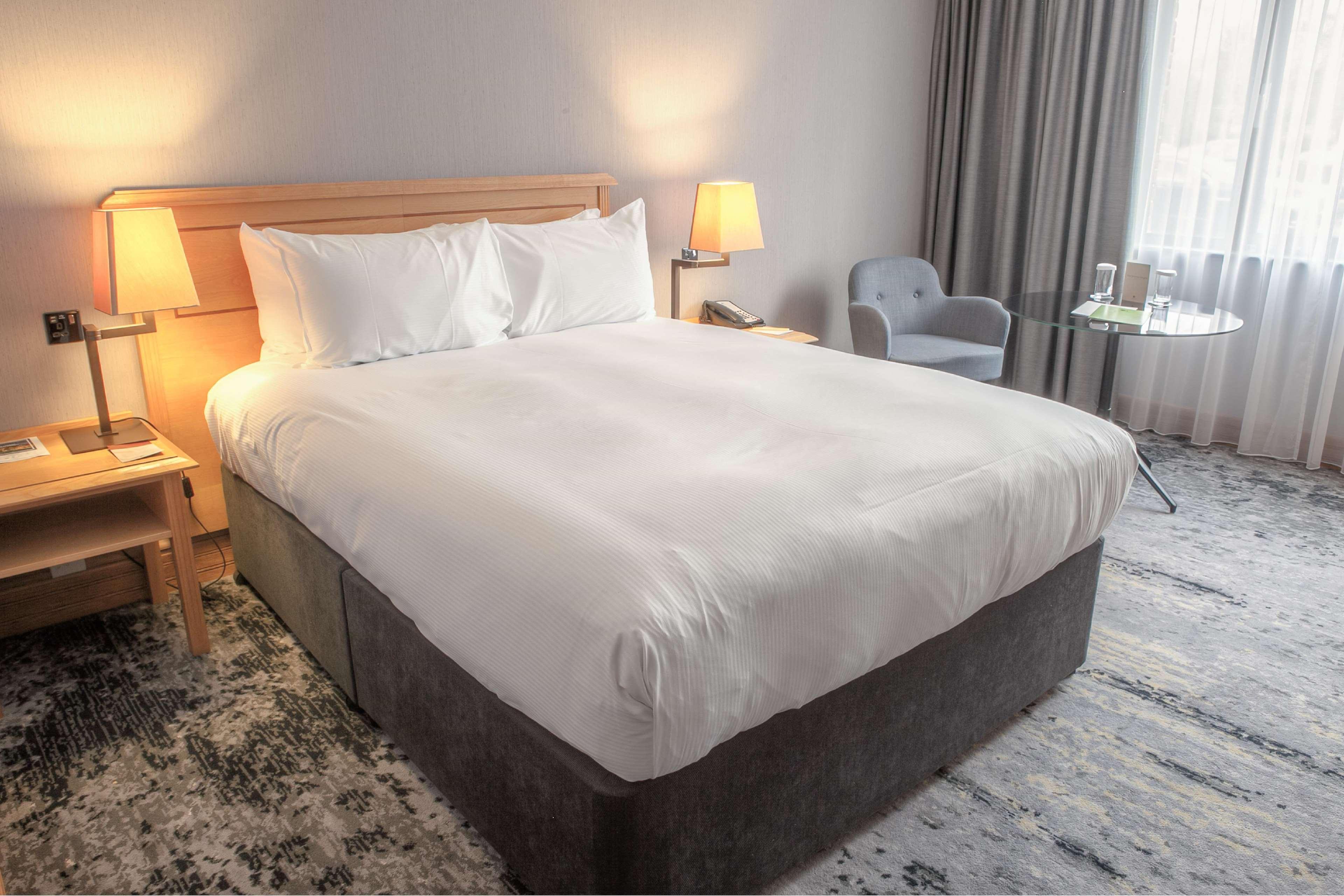 Doubletree By Hilton Swindon Hotel Ngoại thất bức ảnh