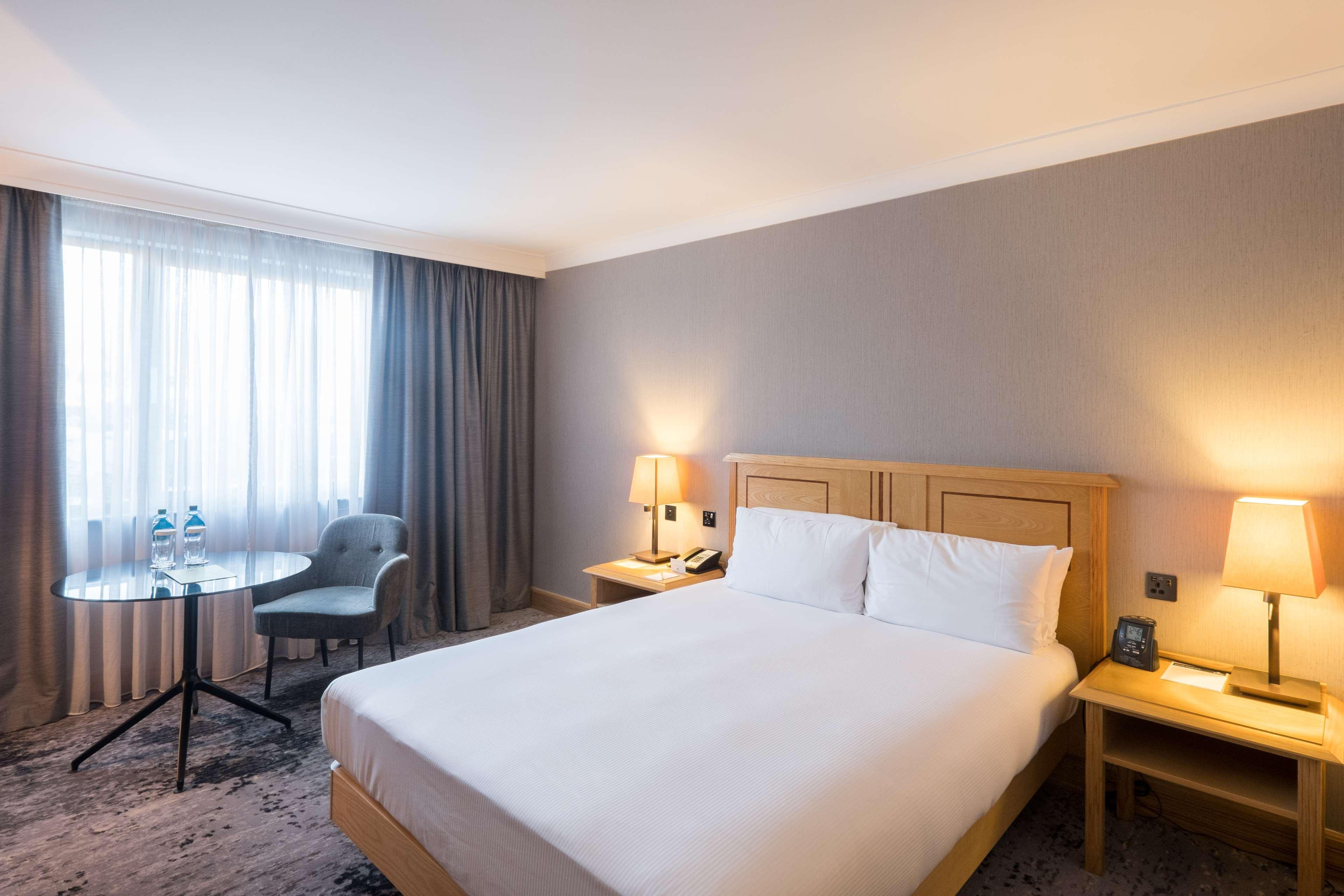 Doubletree By Hilton Swindon Hotel Ngoại thất bức ảnh