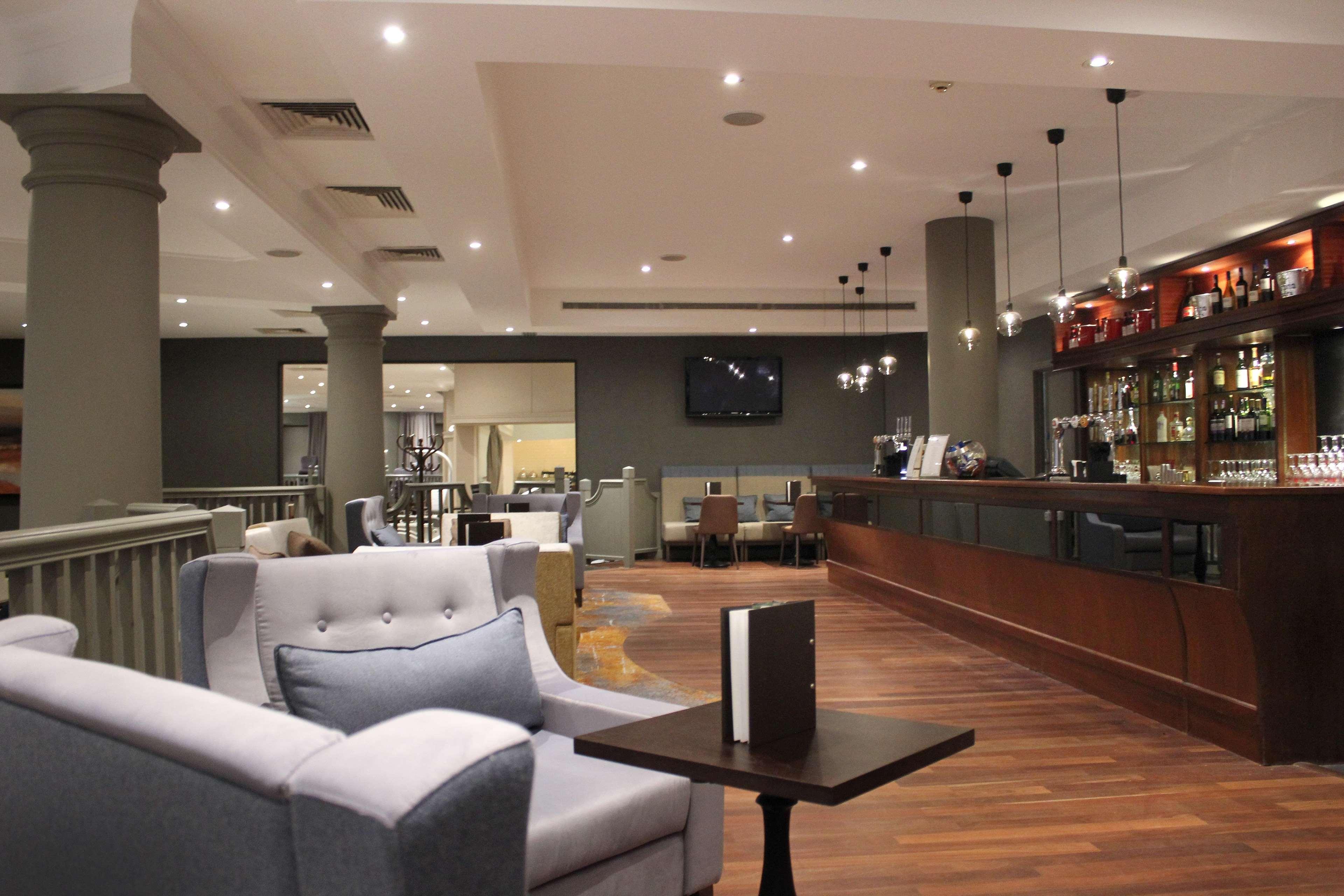 Doubletree By Hilton Swindon Hotel Ngoại thất bức ảnh