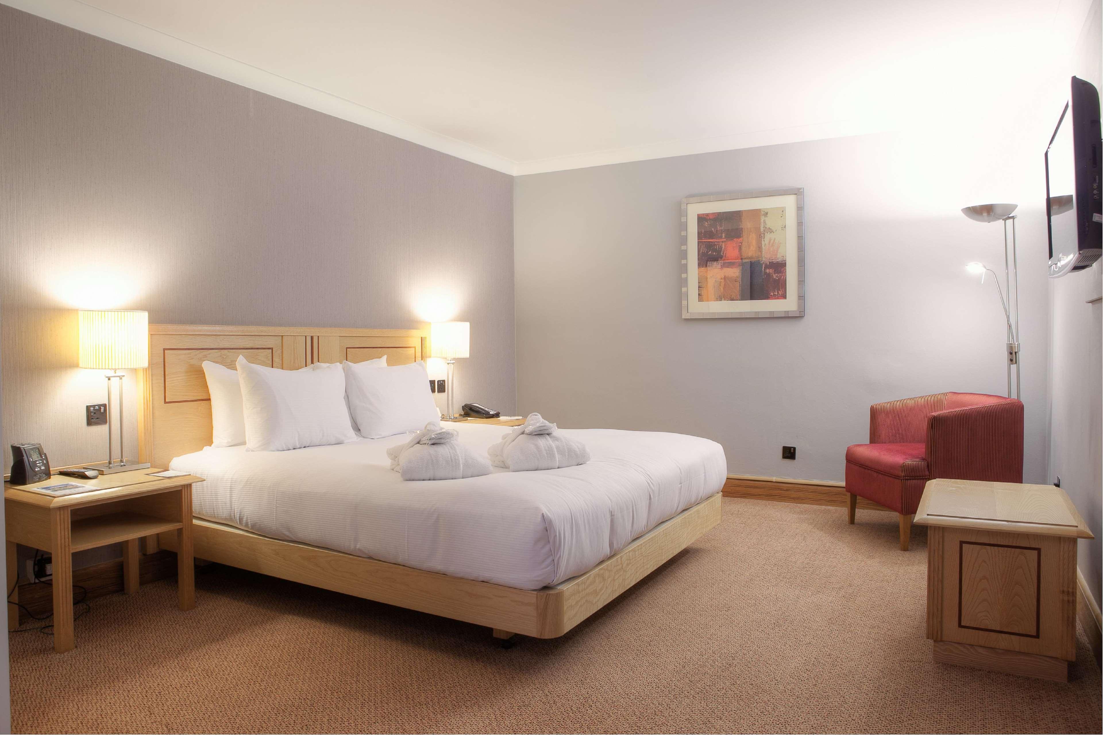 Doubletree By Hilton Swindon Hotel Ngoại thất bức ảnh
