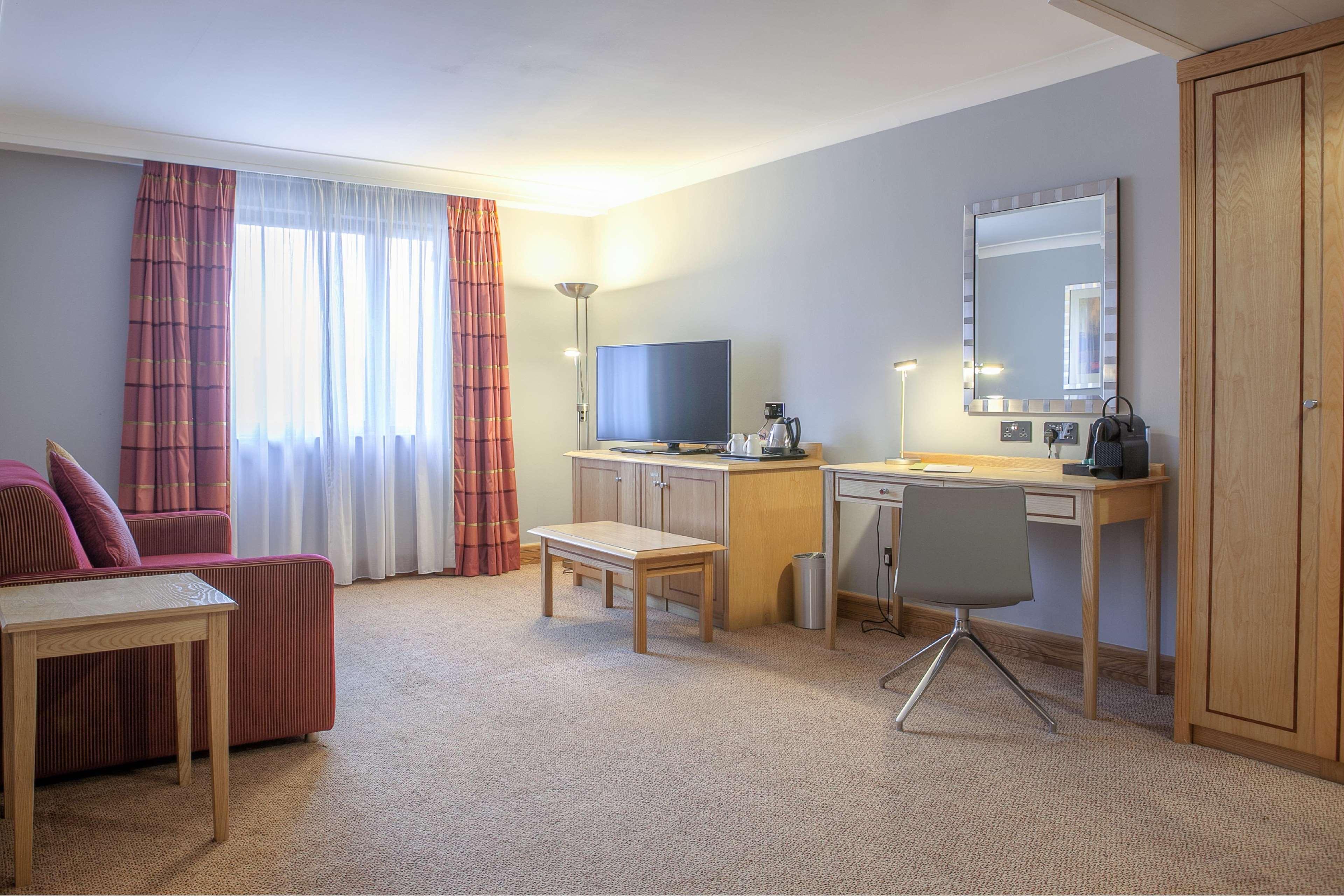 Doubletree By Hilton Swindon Hotel Ngoại thất bức ảnh