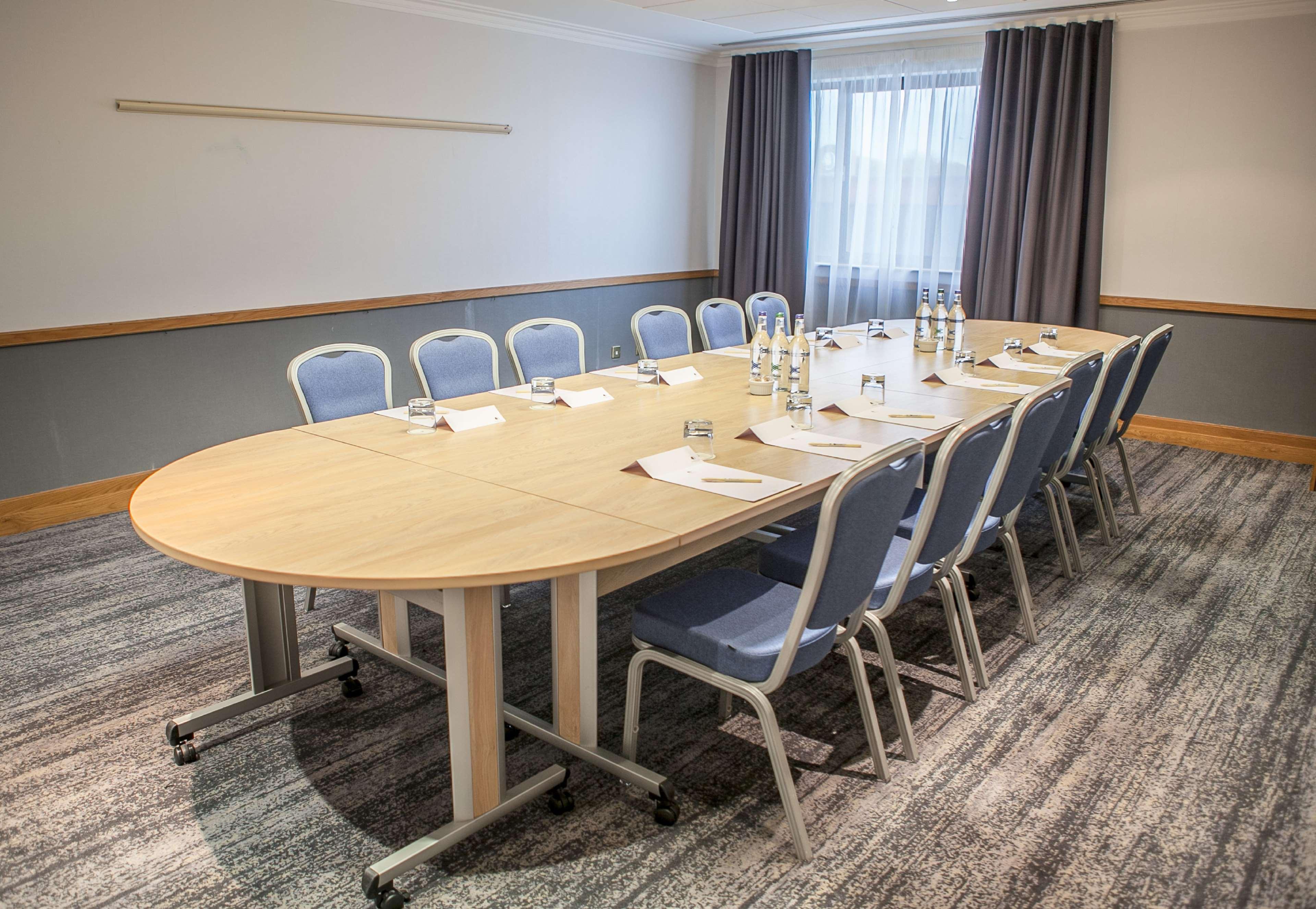 Doubletree By Hilton Swindon Hotel Ngoại thất bức ảnh