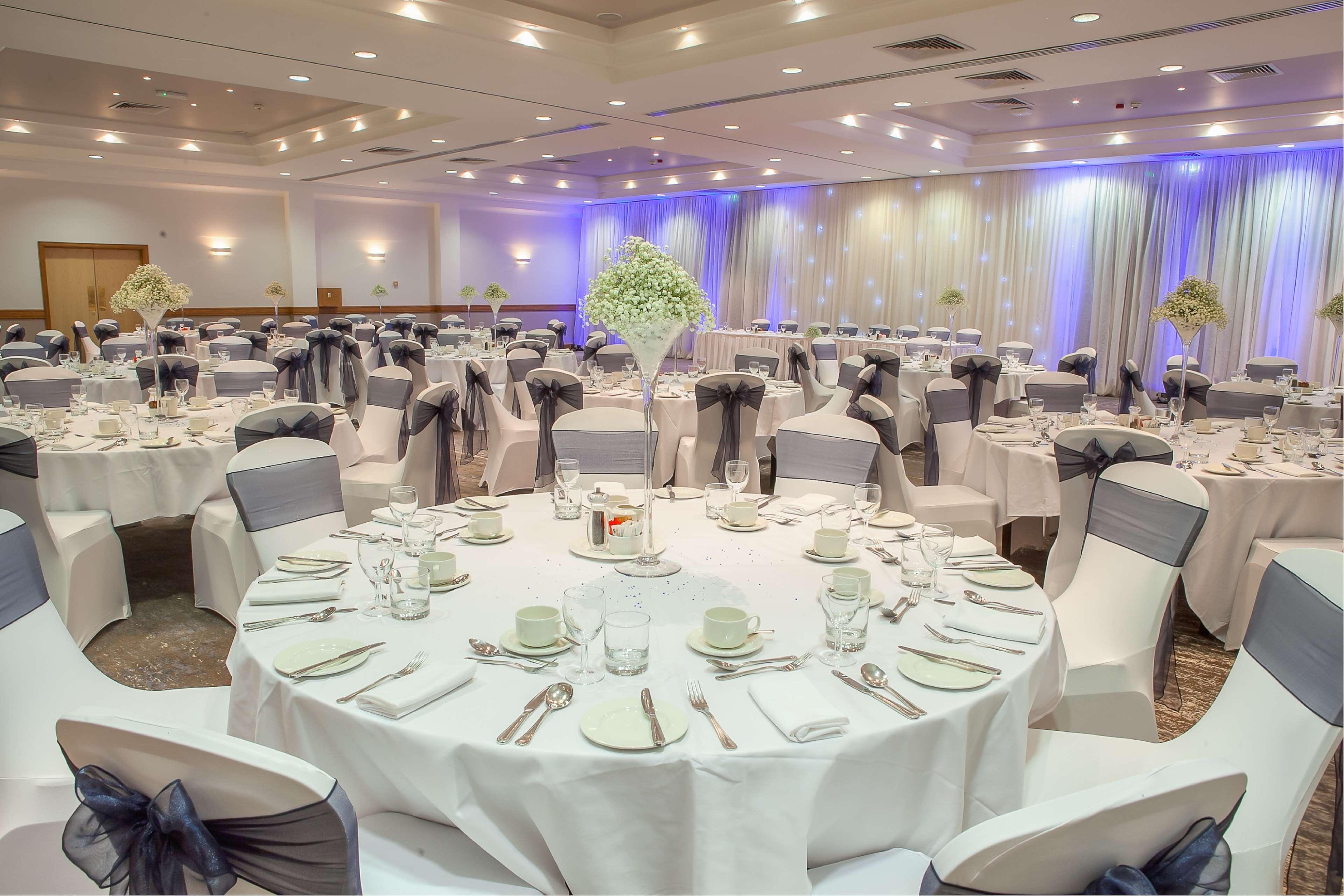 Doubletree By Hilton Swindon Hotel Ngoại thất bức ảnh