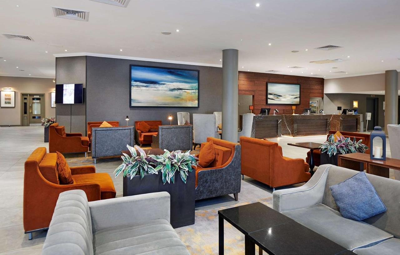 Doubletree By Hilton Swindon Hotel Ngoại thất bức ảnh
