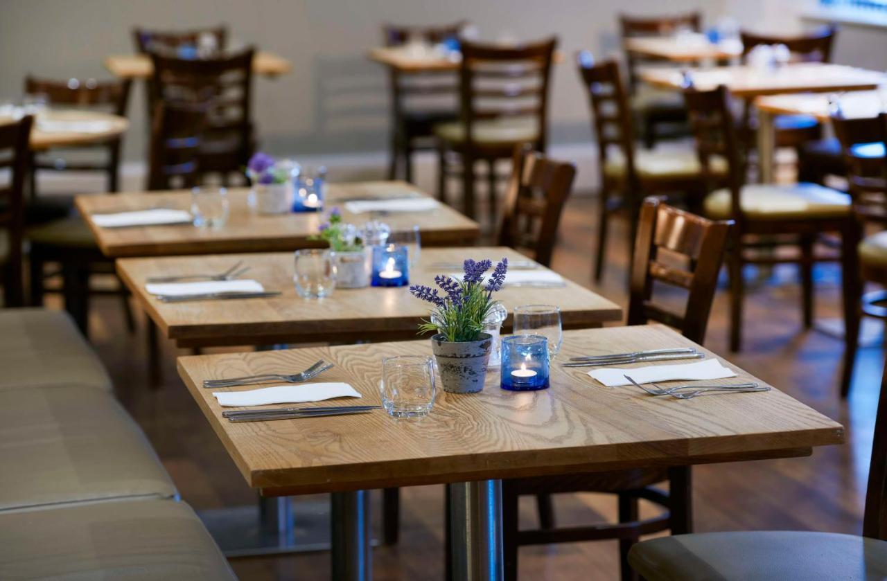 Doubletree By Hilton Swindon Hotel Ngoại thất bức ảnh