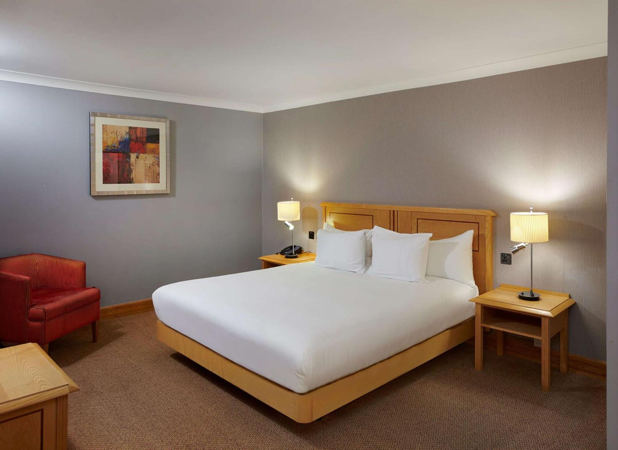 Doubletree By Hilton Swindon Hotel Ngoại thất bức ảnh