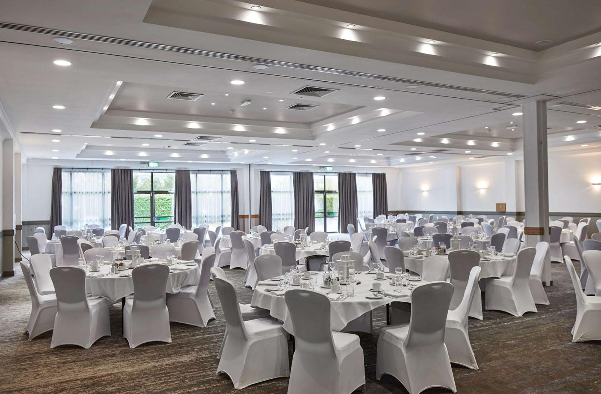 Doubletree By Hilton Swindon Hotel Ngoại thất bức ảnh