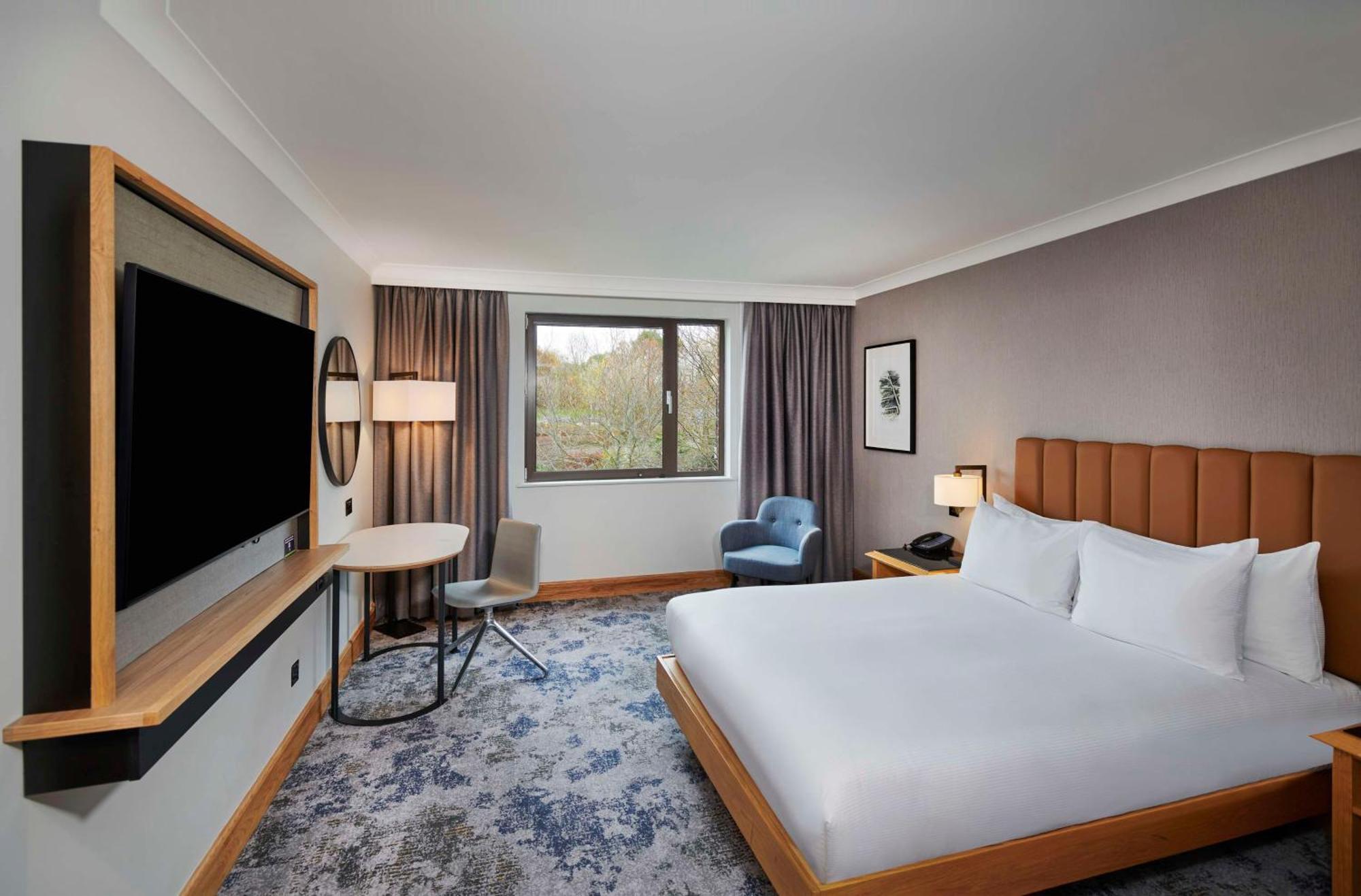 Doubletree By Hilton Swindon Hotel Ngoại thất bức ảnh