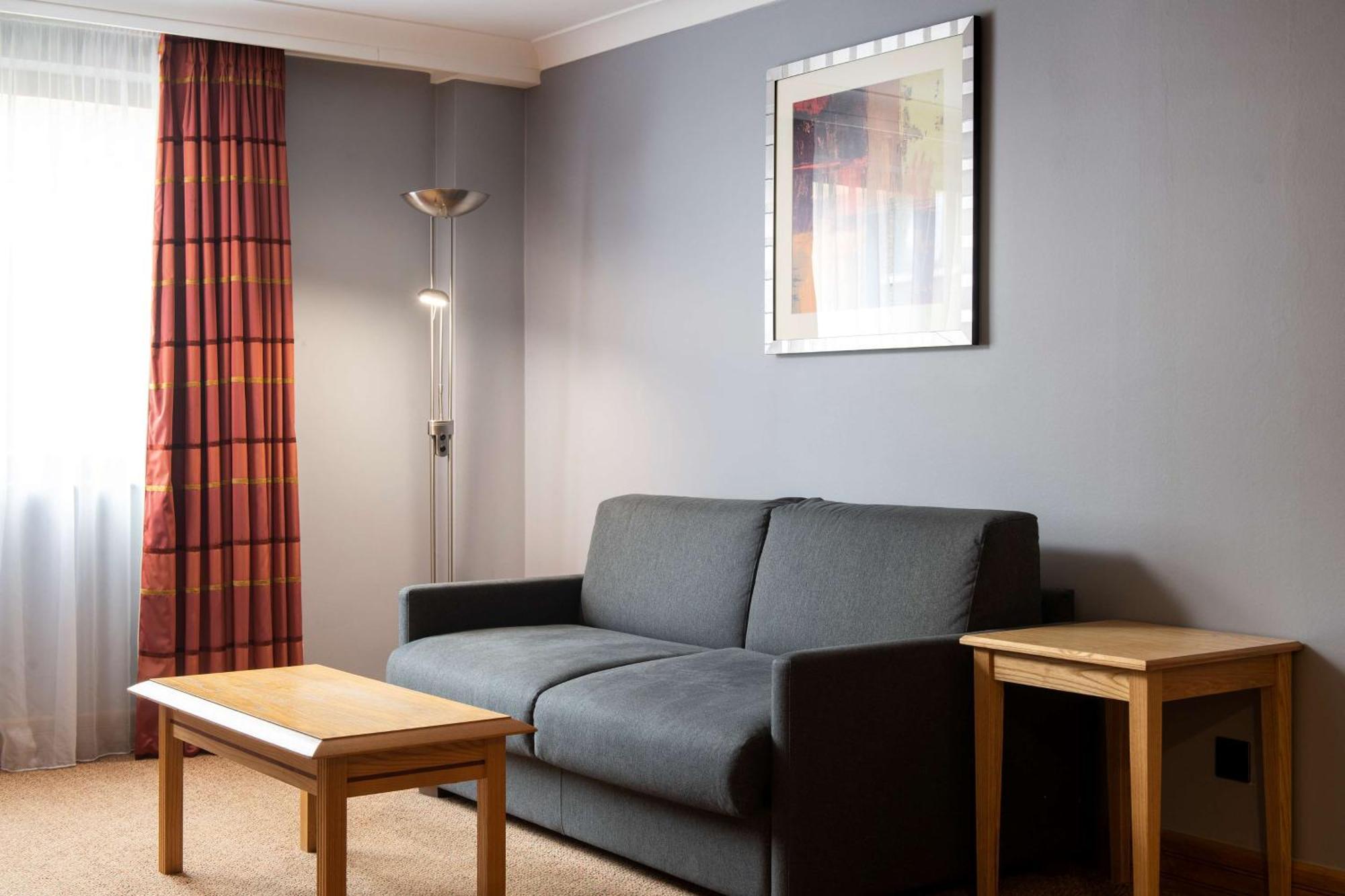 Doubletree By Hilton Swindon Hotel Ngoại thất bức ảnh