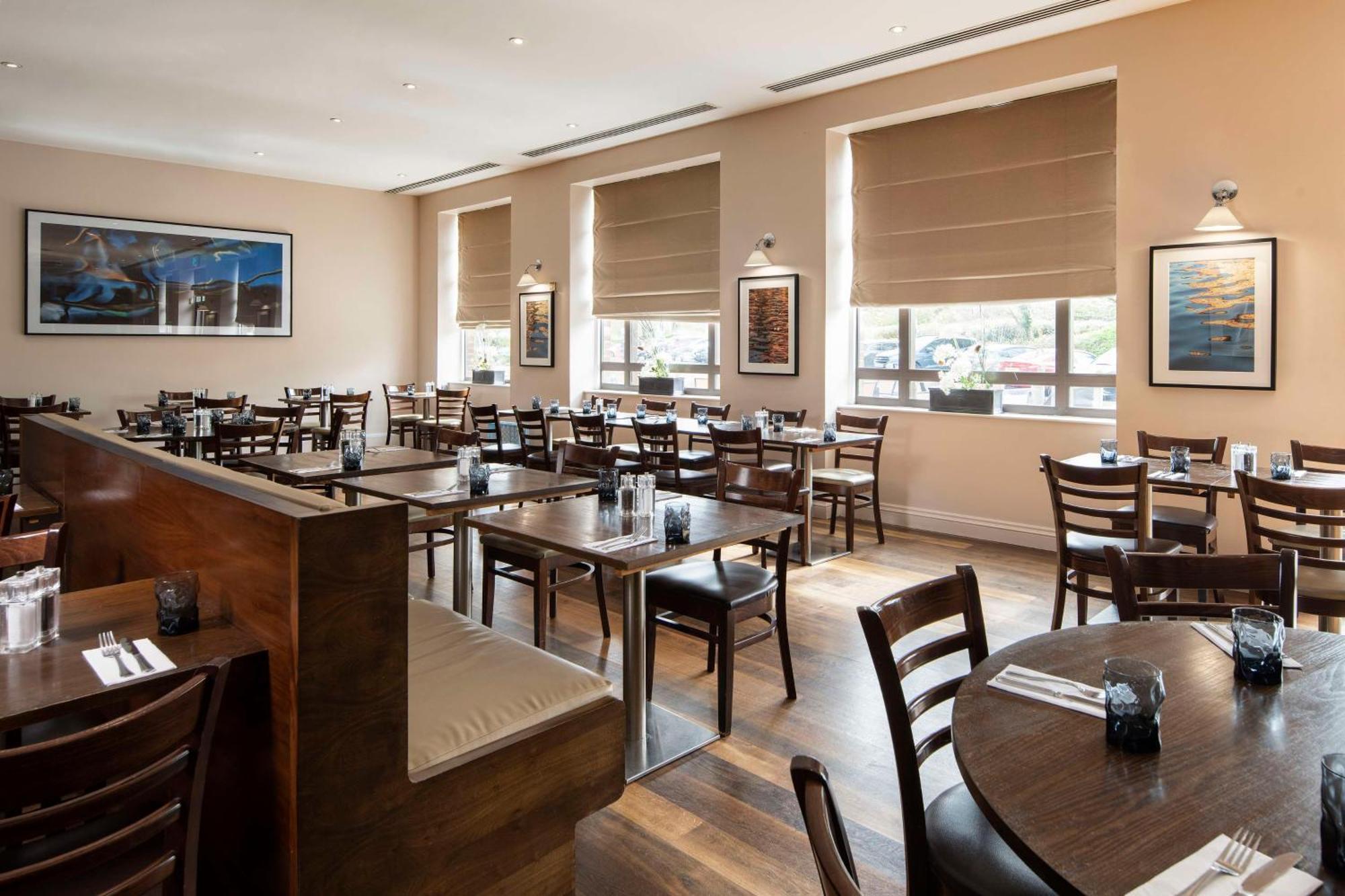 Doubletree By Hilton Swindon Hotel Ngoại thất bức ảnh