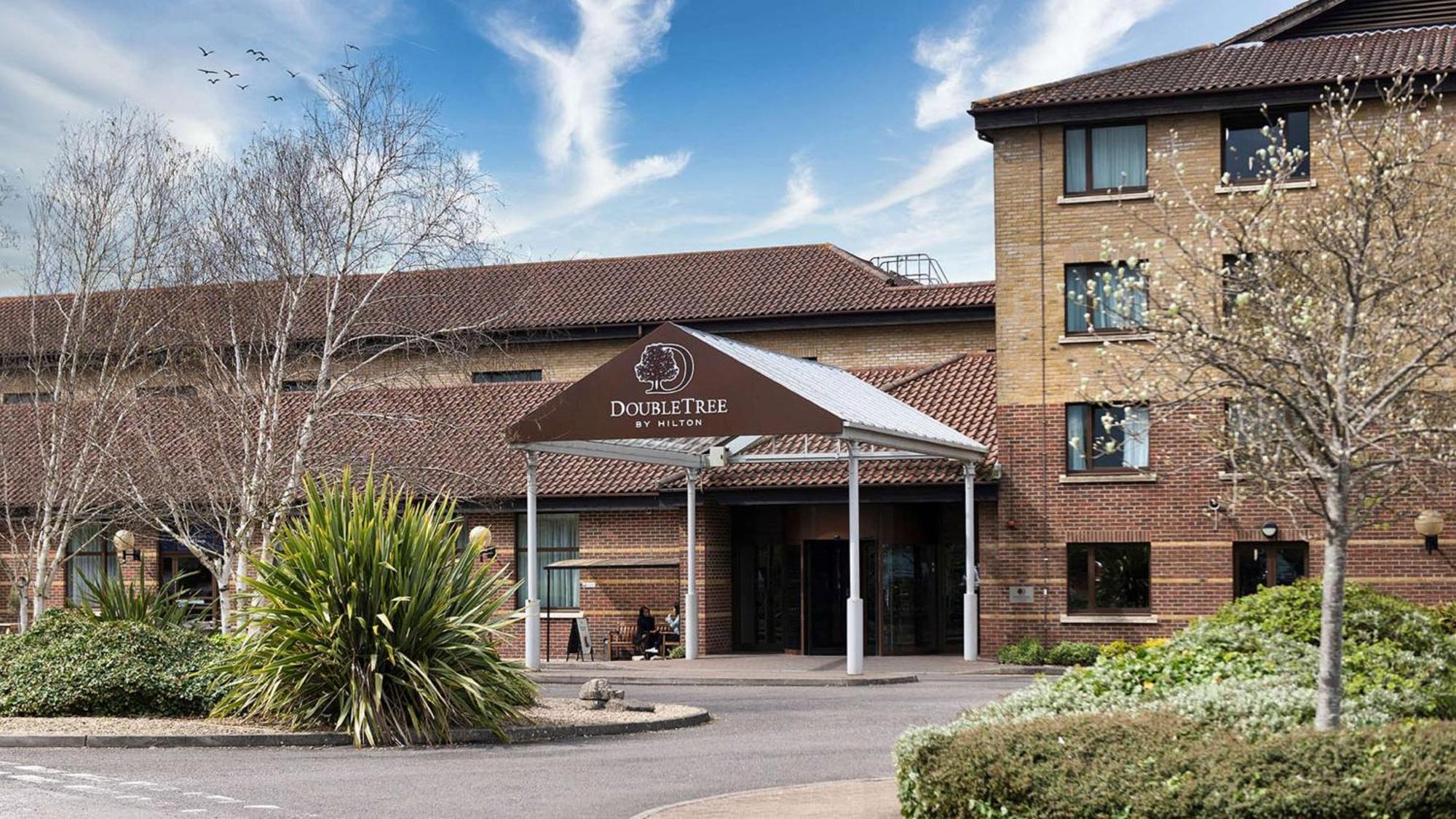 Doubletree By Hilton Swindon Hotel Ngoại thất bức ảnh