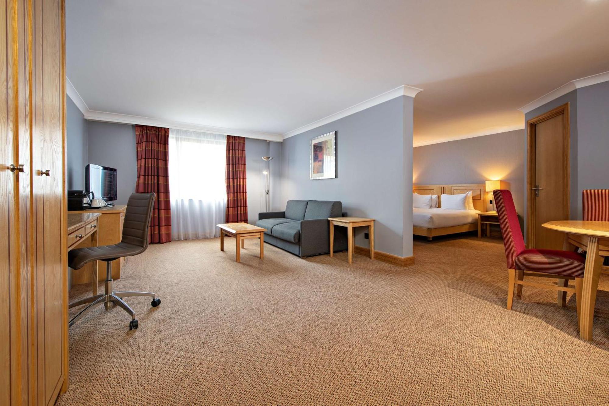 Doubletree By Hilton Swindon Hotel Ngoại thất bức ảnh