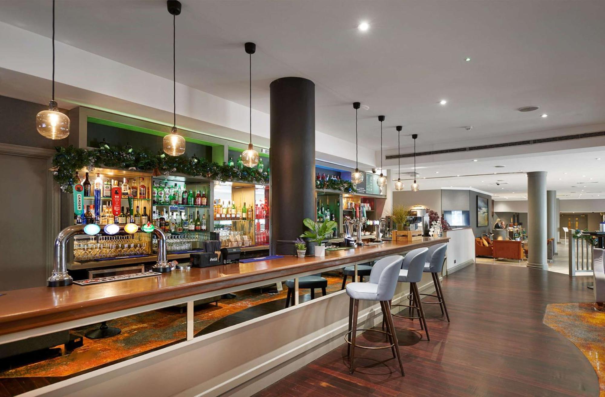 Doubletree By Hilton Swindon Hotel Ngoại thất bức ảnh