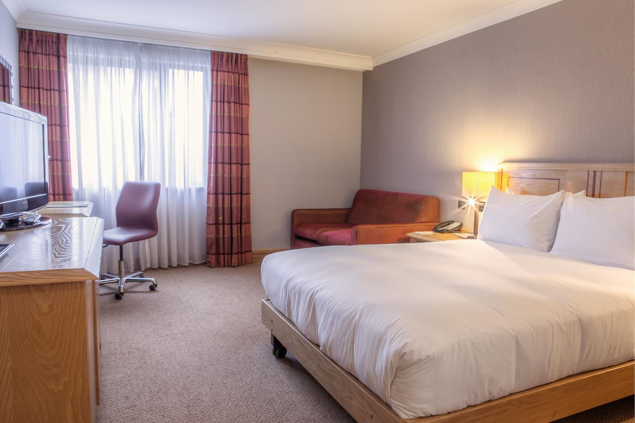 Doubletree By Hilton Swindon Hotel Ngoại thất bức ảnh